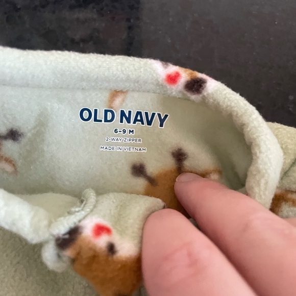 Old Navy Gender Neutral Holiday Outfit Bundle Size 6-12 Months NWT - Picture 3 of 5